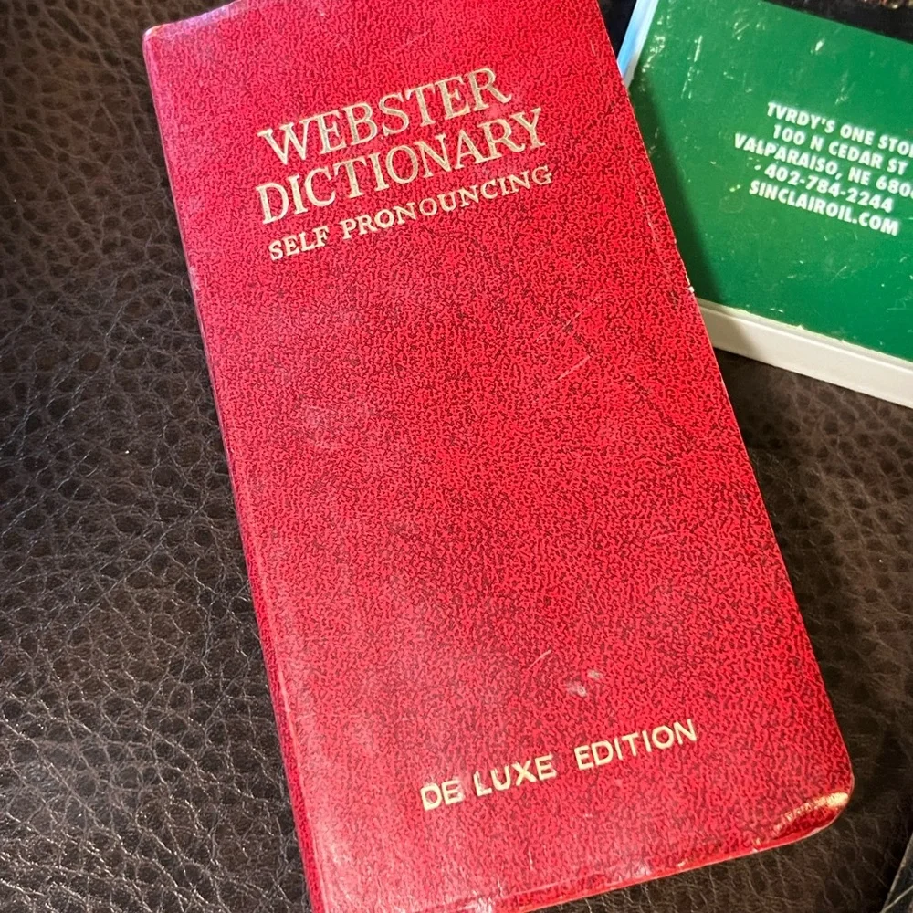 Vintage memorabilia and books - Picture 2 of 6